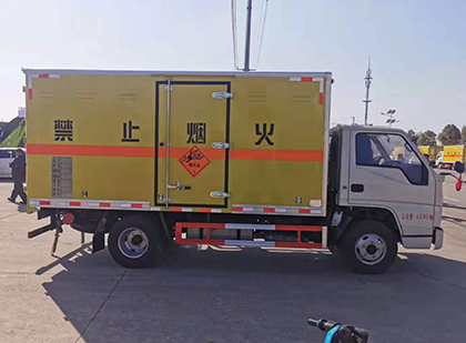 卧龙爆破器材运输车