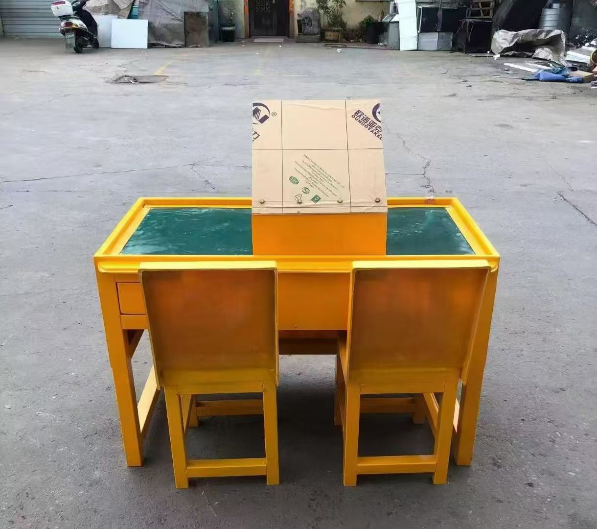 卧龙防静电导通桌井下煤矿火工品发放桌：危险品流转的安全守护者